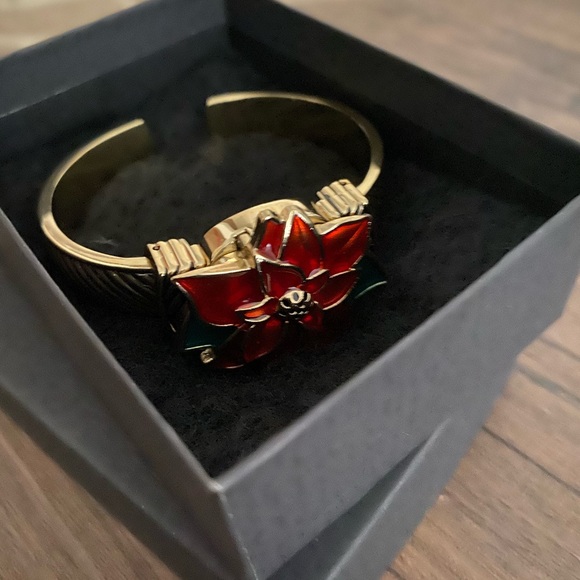 🔥Holiday Cuff Bracelet/Watch!  🌺 - Picture 3 of 5